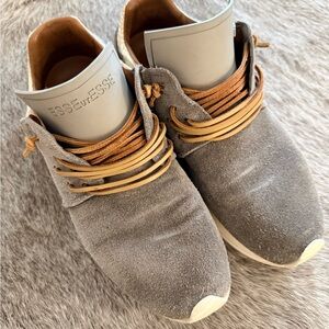 Esseutesse Suede Fringe Sneaker - Grey